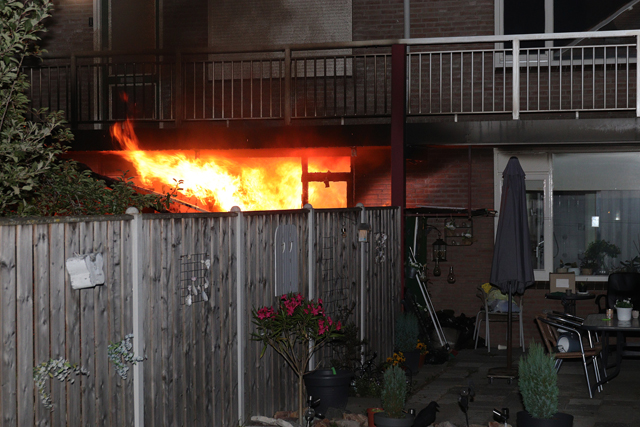 Uitslaande woningbrand aan de Eerste Zeine Waalwijk