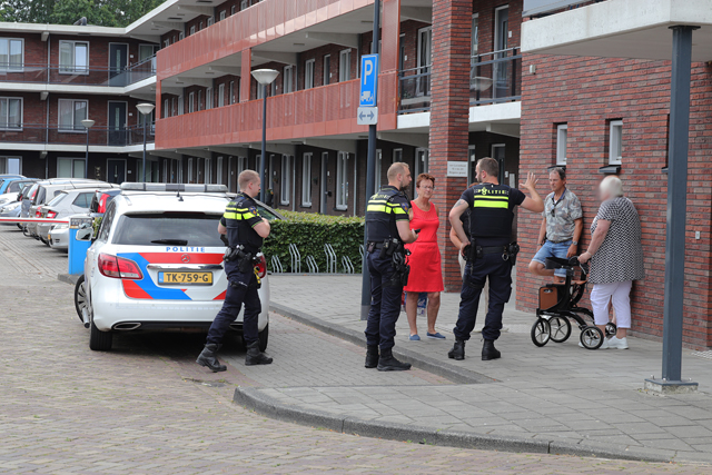 Man probeert vrouw met geweld te beroven van haar ketting aan de Van Lovenlaan Waalwijk