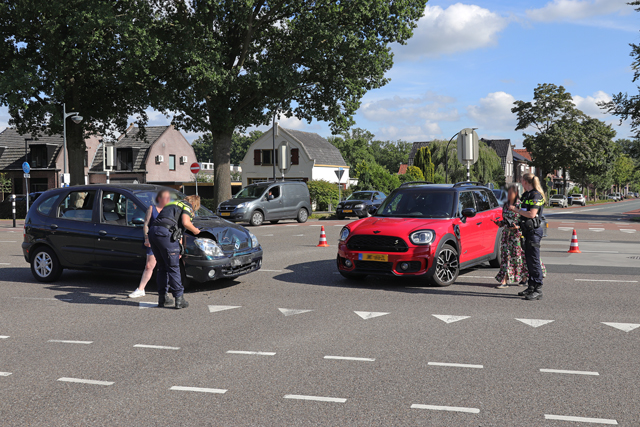 Aanrijding op kruising aan de Noorder Parallelweg Waalwijk