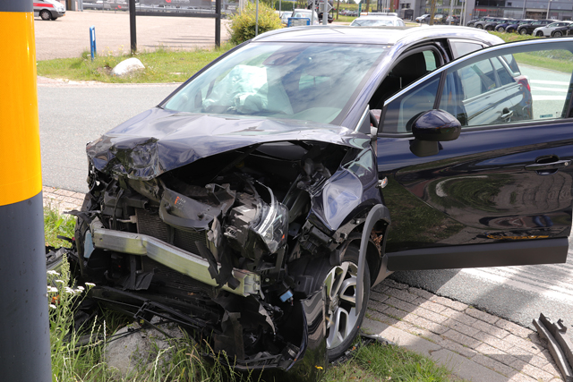 Flinke aanrijding op kruising Kleiweg/Havenweg Waalwijk