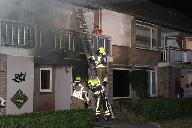Uitslaande woningbrand aan de Eerste Zeine Waalwijk