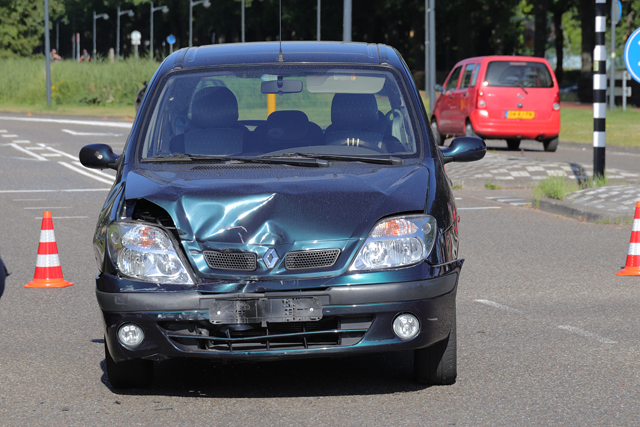 Aanrijding op kruising aan de Noorder Parallelweg Waalwijk