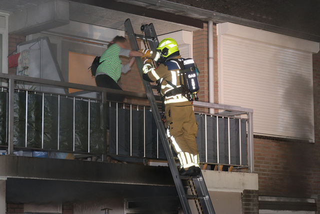 Uitslaande woningbrand aan de Eerste Zeine Waalwijk