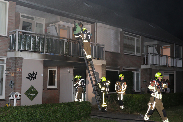 Uitslaande woningbrand aan de Eerste Zeine Waalwijk