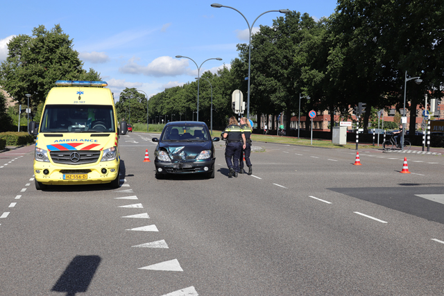 Aanrijding op kruising aan de Noorder Parallelweg Waalwijk