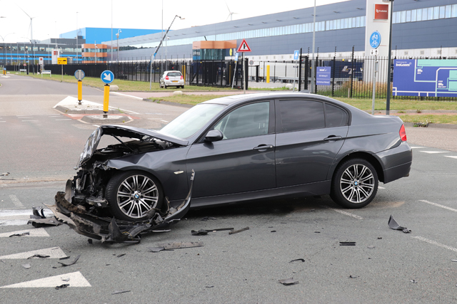 Flinke aanrijding op kruising aan de Kloosterheulweg Waalwijk