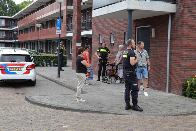 Man probeert vrouw met geweld te beroven van haar ketting aan de Van Lovenlaan Waalwijk