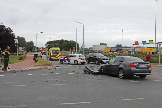Flinke aanrijding op kruising aan de Kloosterheulweg Waalwijk