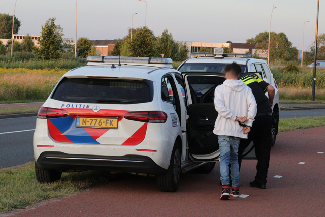 Drie jongens in de boeien geslagen na bedreiging met mes in bus aan het Vredesplein Waalwijk