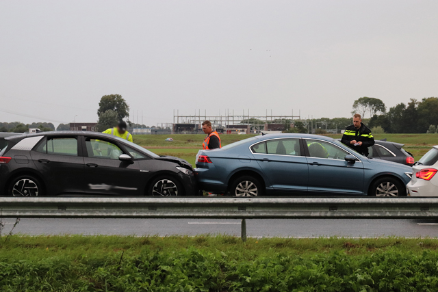 Flinke file door ongeval op de A59 (Maasroute) Waalwijk