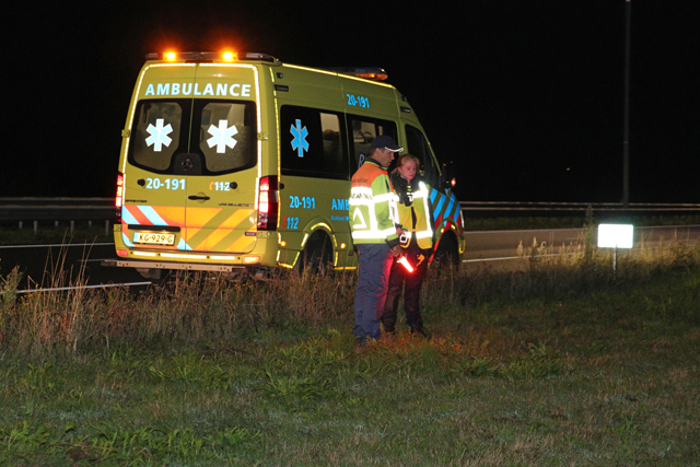 Auto belandt in de sloot langs de A59 (Maasroute) Waalwijk