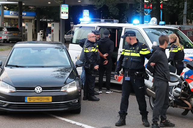 Politie houdt elf personen aan Groenewoudlaan Waalwijk