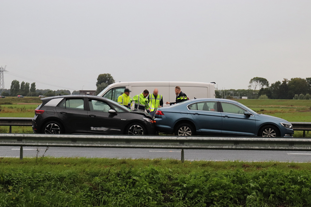 Flinke file door ongeval op de A59 (Maasroute) Waalwijk