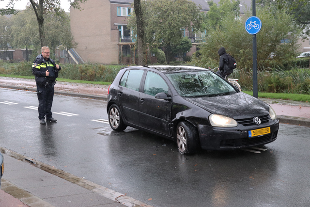 Vrouw raakt lichtgewond na ongeval aan de Prof. Piersonstraat Waalwijk