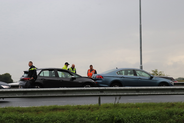 Flinke file door ongeval op de A59 (Maasroute) Waalwijk