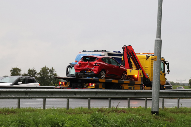 Flinke file door ongeval op de A59 (Maasroute) Waalwijk
