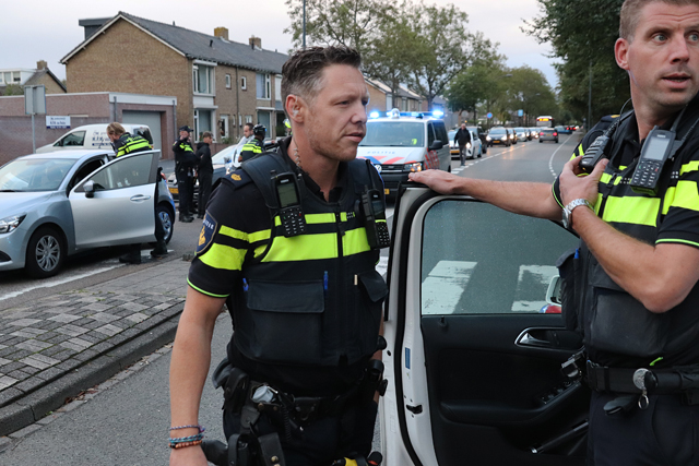 Politie houdt elf personen aan Groenewoudlaan Waalwijk
