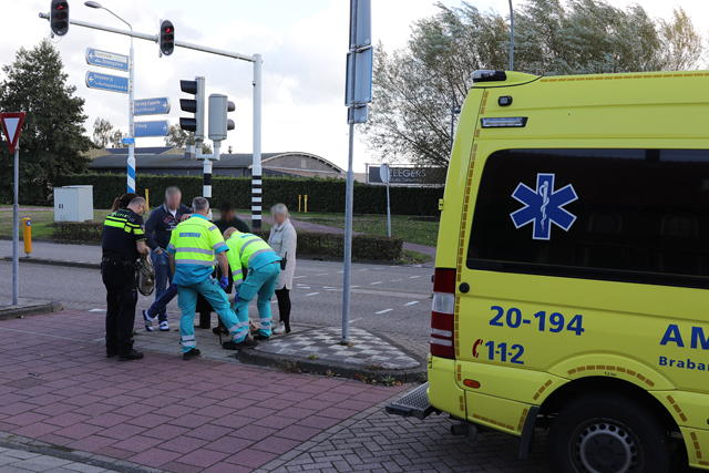 Vrouw op fiets aangereden aan de Noorder Parallelweg Waalwijk