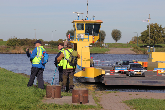 Grote zoekactie door Veteranen Search Team aan de Zomerdijk Waalwijk