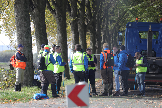 Grote zoekactie door Veteranen Search Team aan de Zomerdijk Waalwijk