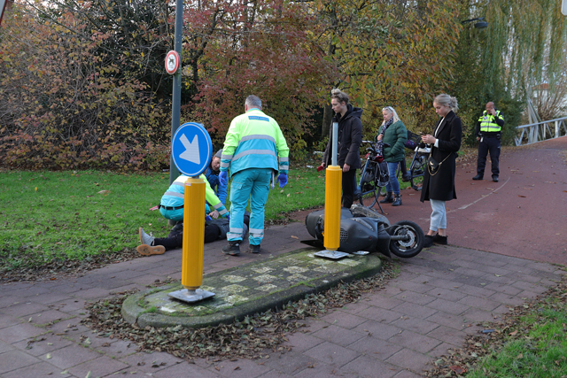 Scooterrijder gaat onderuit en raakt gewond aan de Eerste Zeine Waalwijk