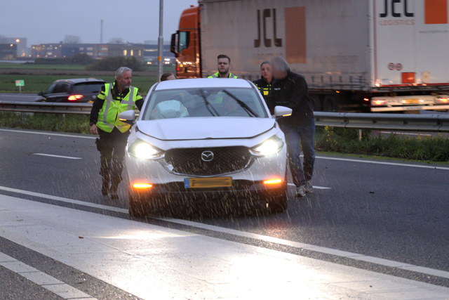 5 auto’s botsen op elkaar op de A59 (Maasroute) Waalwijk