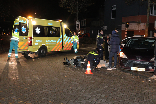 Aanrijding op kruising aan de Stationsstraat Waalwijk