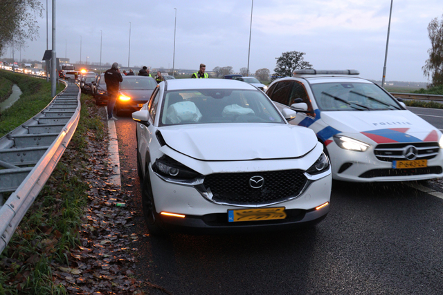 5 auto’s botsen op elkaar op de A59 (Maasroute) Waalwijk
