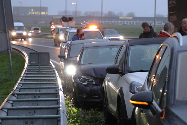 5 auto’s botsen op elkaar op de A59 (Maasroute) Waalwijk