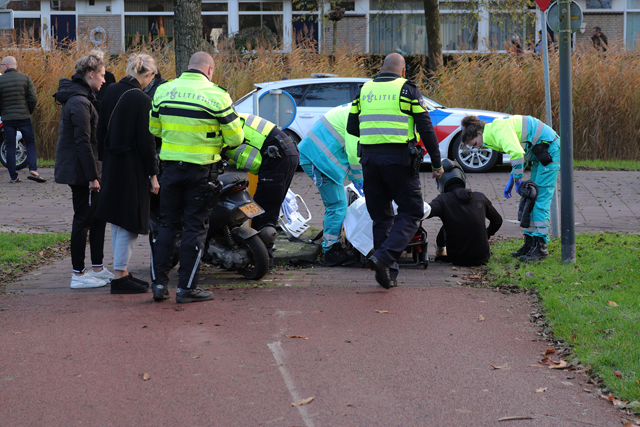 Scooterrijder gaat onderuit en raakt gewond aan de Eerste Zeine Waalwijk