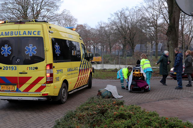 Man op fiets aangereden door automobilist aan de Meerdijk Waalwijk
