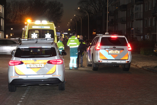 Man springt uit rijdende bestelbus en vlucht naar de Noordstraat Waalwijk