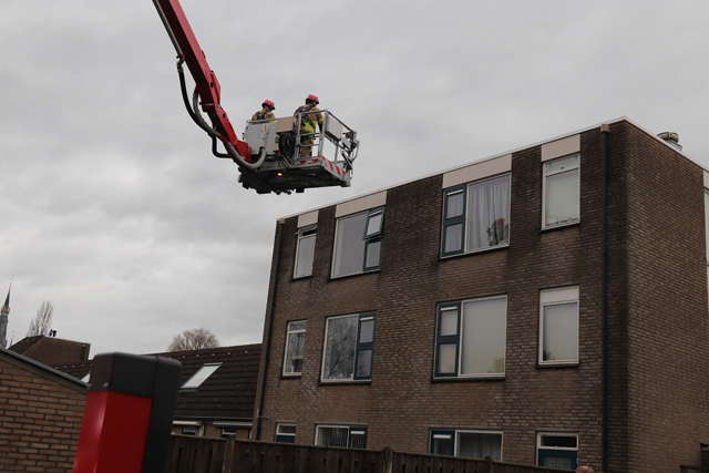 Stormschade aan woning aan de Burg. Teijssenlaan Waalwijk