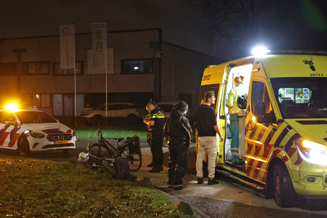 Vrouw op fiets aangereden door auto aan de Industrieweg Waalwijk