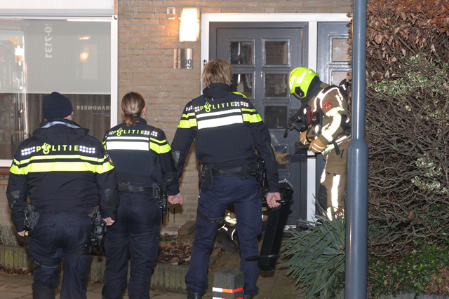 Hond gered bij brand in garage van woning aan de Eerste Zeine Waalwijk