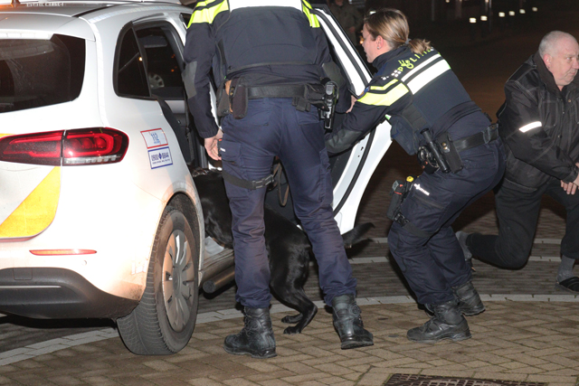 Hond gered bij brand in garage van woning aan de Eerste Zeine Waalwijk