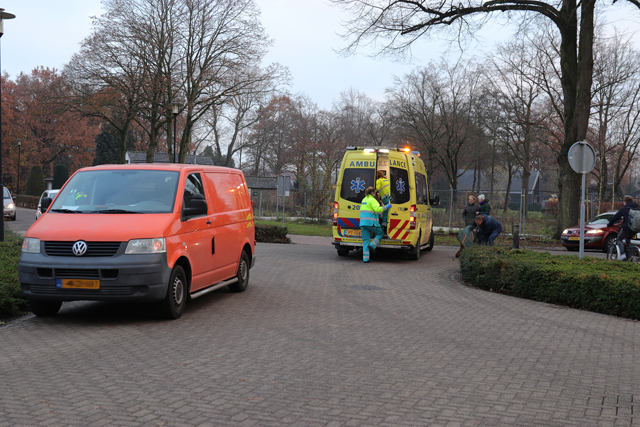 Man op fiets aangereden door automobilist aan de Meerdijk Waalwijk
