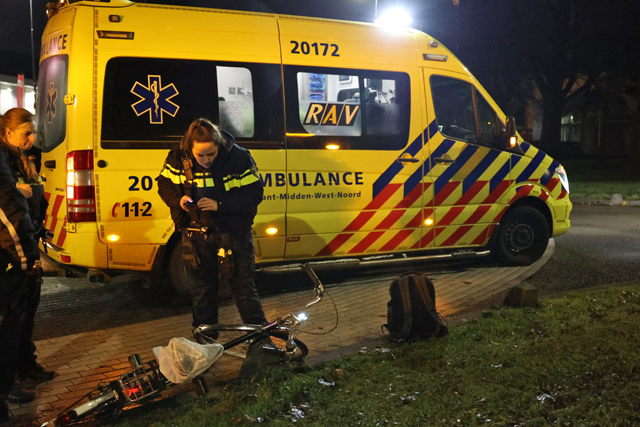 Vrouw op fiets aangereden door auto aan de Industrieweg Waalwijk
