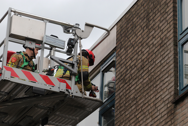 Stormschade aan woning aan de Burg. Teijssenlaan Waalwijk