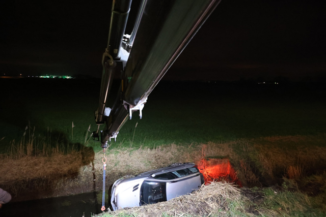 Dronken automobilist belandt met auto in sloot langs de A59 (Maasroute) Waalwijk