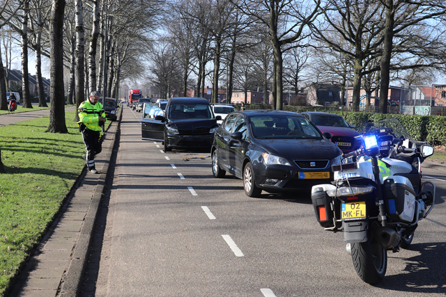 Kopstaart aanrijding aan de Blyde Incomstelaan Waalwijk