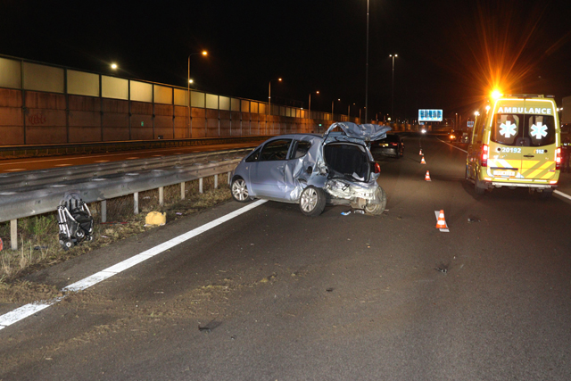 Flinke ravage na ongeval op de A59 (Maasroute) Waalwijk