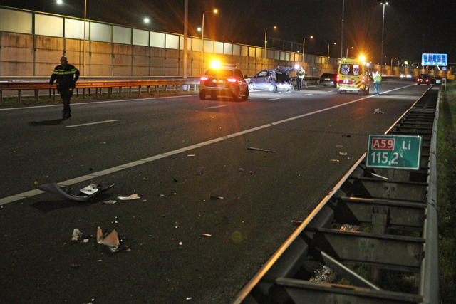 Flinke ravage na ongeval op de A59 (Maasroute) Waalwijk