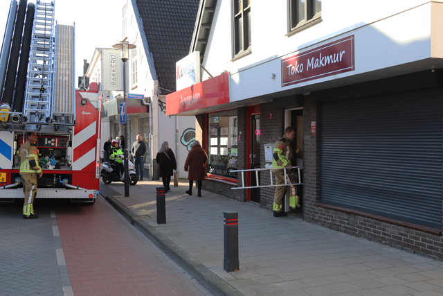 Brand in plafond bij winkel Toko Makmur aan de Grotestraat Waalwijk