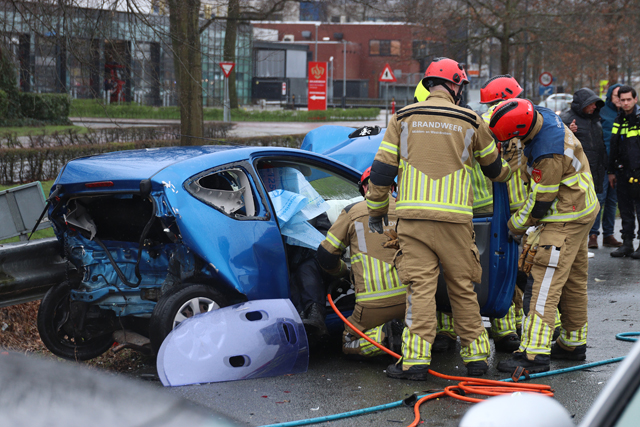 Ravage na ongeval tussen drie auto’s op de A59 (Maasroute) Waalwijk