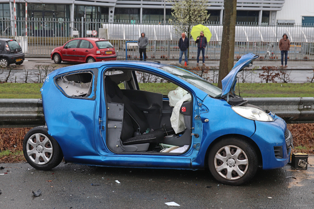 Ravage na ongeval tussen drie auto’s op de A59 (Maasroute) Waalwijk