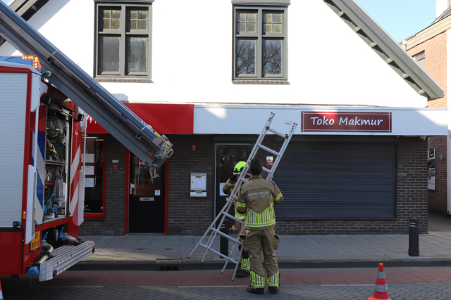 Brand in plafond bij winkel Toko Makmur aan de Grotestraat Waalwijk