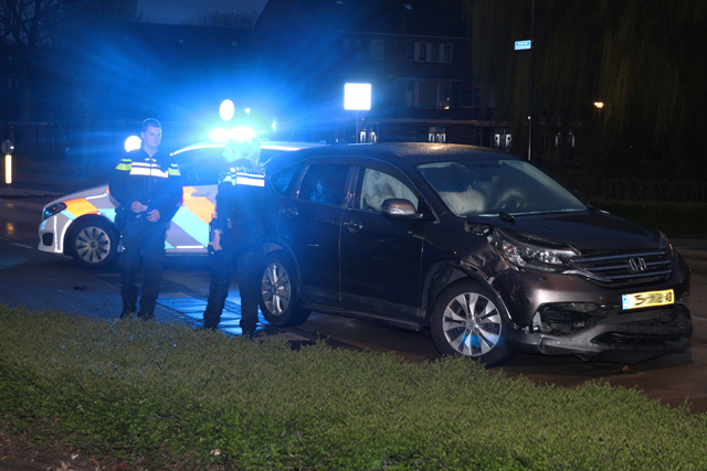 Twee auto’s botsen op kruising aan de Groen van Prinstererlaan Waalwijk