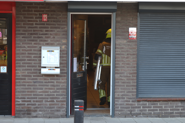 Brand in plafond bij winkel Toko Makmur aan de Grotestraat Waalwijk