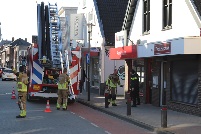 Brand in plafond bij winkel Toko Makmur aan de Grotestraat Waalwijk
